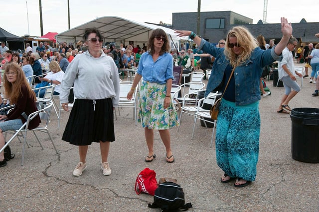 Hastings Old Town Carnival Week 2022: Nearly on the Beach Concert. Photo by Frank Copper
