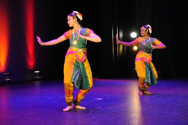 Bharatanatyam - Indian Classical Dance by Nrityollaasa Dance Group led by Priya Bhawaneedin