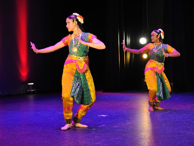 Bharatanatyam - Indian Classical Dance by Nrityollaasa Dance Group led by Priya Bhawaneedin