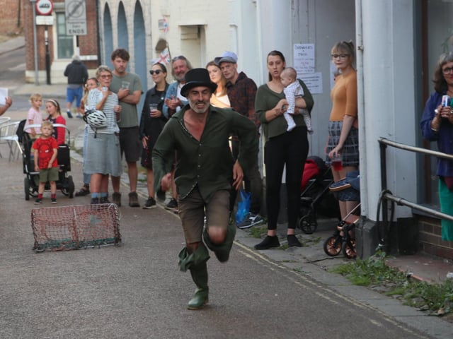 Hastings Old Town Carnival Week 2022: Seaboot Race. Photo by Roberts Photographic