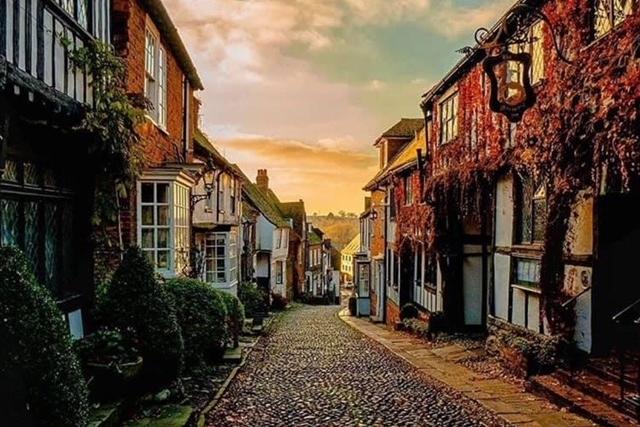 Historic cobbled Mermaid Street and the Mermaid Inn