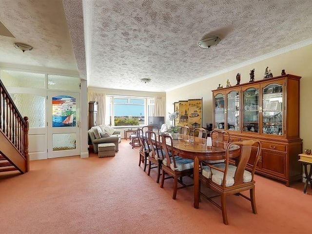 The 28ft lounge / diner has delightful sea views