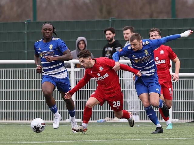 Aveley v Worthing action in National League South