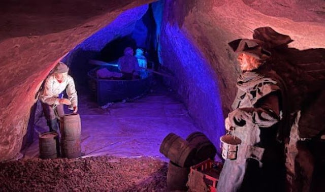 An underground attraction that takes visitors on a journey through the tunnels and caves used by smugglers in the 18th and 19th centuries