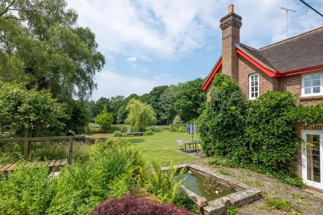 The property offers a southerly aspect over the garden and pond and over the surrounding countryside
