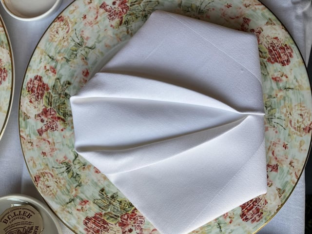 The greatest attention to every detail - even the folding of the napkins on board the Pullman coach on The Mayflower