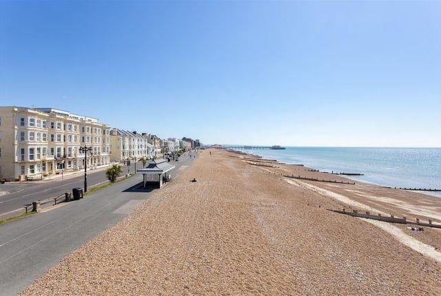 One bed flat for sale, £325,000.
A stunning and spacious one bedroom first floor apartment in a Regency building, located on Worthing seafront boasting spectacular sea views. The apartment is beautifully presented and ideal for those looking for a second home by the sea.