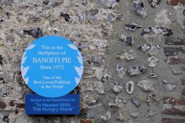 Blue Plaque celebrating the creation of the banofee pie in Sussex