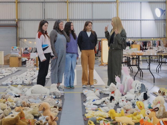 Stacey Solomon encouraging the Jamiesons to sort out hundreds of soft toys