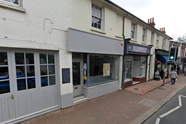 DM/22/3798: 113 High Street, Hurstpierpoint. Proposed Change of Use to a micro brewery / tap room with a proposed extraction fan to the north elevation. Window to be blocked up in the store room to the rear. (Photo: Google Maps)