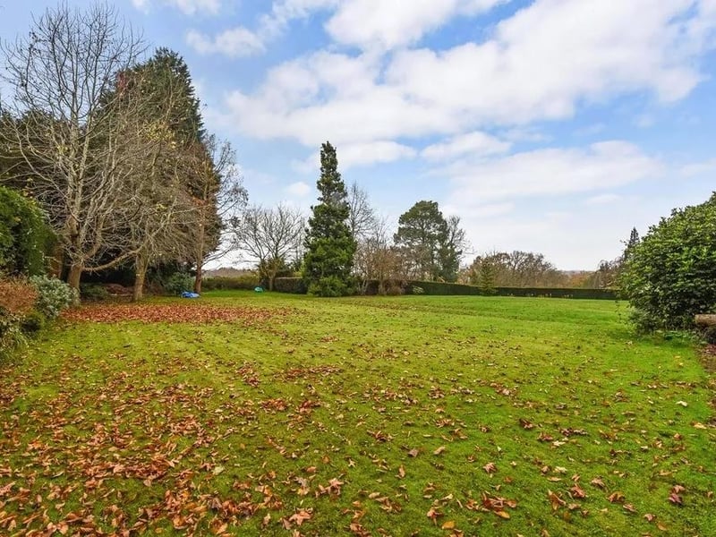 Lindfield Place has extensive gardens and grounds totalling about 1.6 acres
