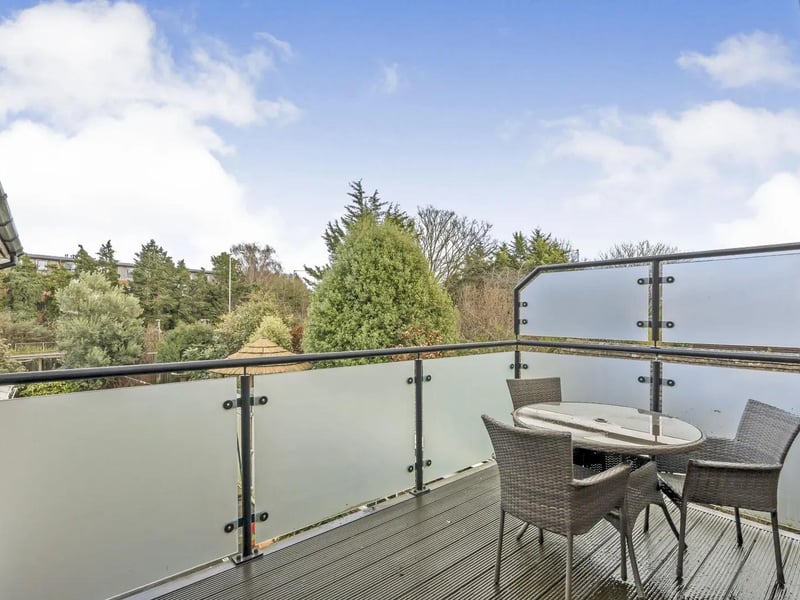 The 12ft balcony.