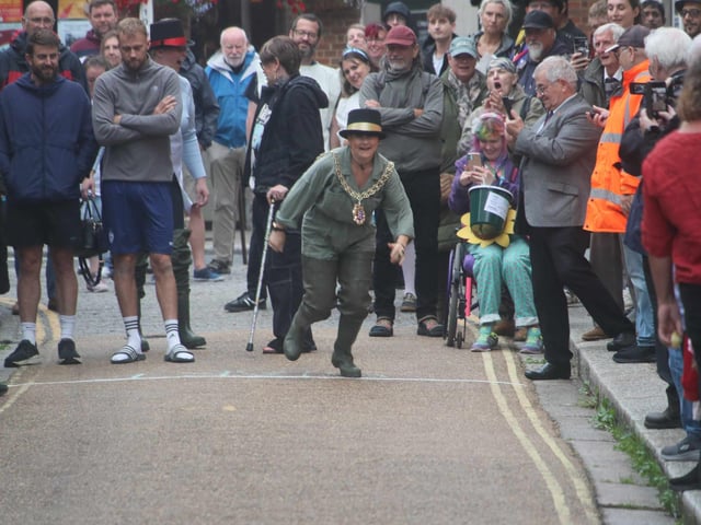 Hastings Old Town Carnival Week 2025: Seaboot Race. Photo by Roberts Photographic.