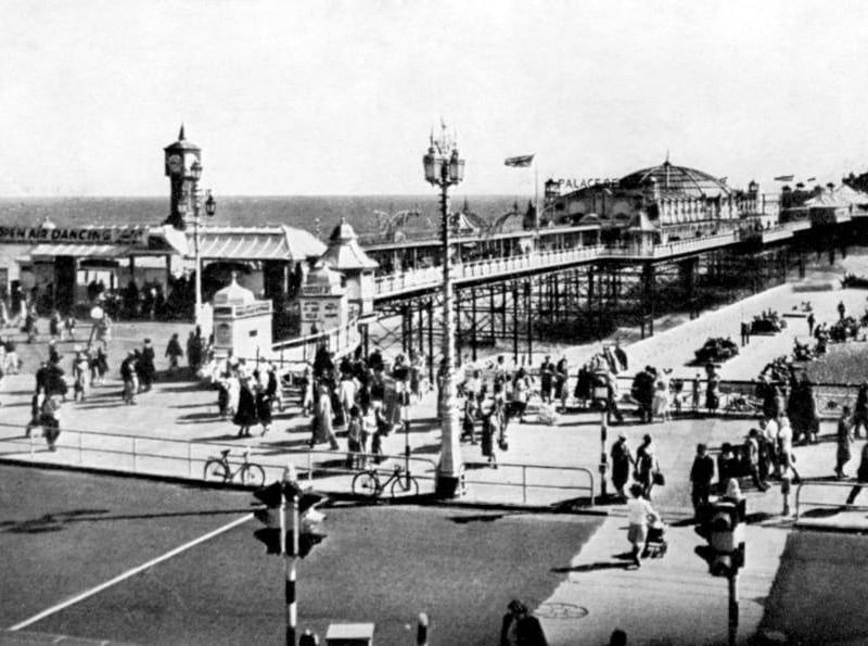 Palace Pier, Brighton, in the early 20th century. Brighton's Palace Pier was opened in grand ceremony on 20 May 1899. By 1901, the pier consisted of a building with minaret corner towers housing dining, smoking and reading rooms and its first concert hall.