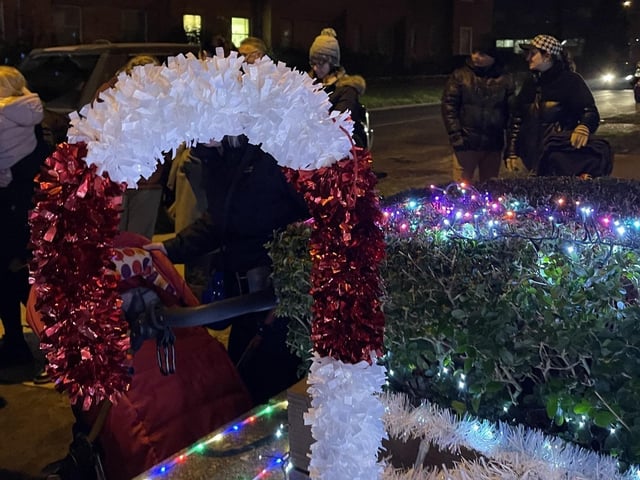 The Barber/James family filled their garden with lights to help bring a smile and Christmas cheer to the community. They used this opportunity to raise some very much needed and well-deserved funds for a charity very close to their hearts, Autism Support Crawley