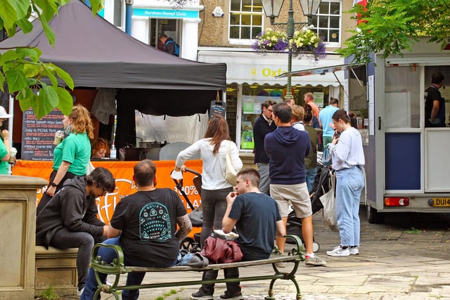 Located in the Horsham Carfax every Thursday and Saturday is a food market offering stalls of local and international delicacies. Carfax, Horsham, RH12 1EG
https://foodrockssouth.co.uk/horshammarkets/