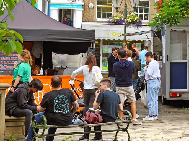 Located in the Horsham Carfax every Thursday and Saturday is a food market offering stalls of local and international delicacies. Carfax, Horsham, RH12 1EG
https://foodrockssouth.co.uk/horshammarkets/