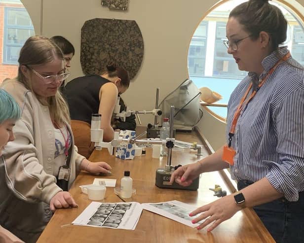 Professor Tracy Aze delivers microfossil workshop for Collyer's students