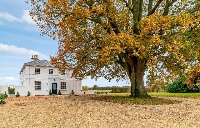 Externally, the property is accessed via an electric timber gate to a gravelled drive that leads to a beautiful turning circle around a glorious, mature oak tree and to the front of the house. Beyond is an independent double garage.