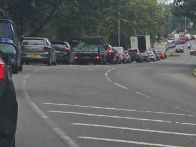 Traffic backed up on Sedlescombe Road North