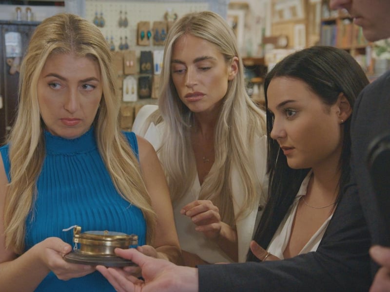 Marnie, Victoria, Megan, Mark,The team view a barometer in one of the shops they visit, Fremantlemedia Limited,N/A