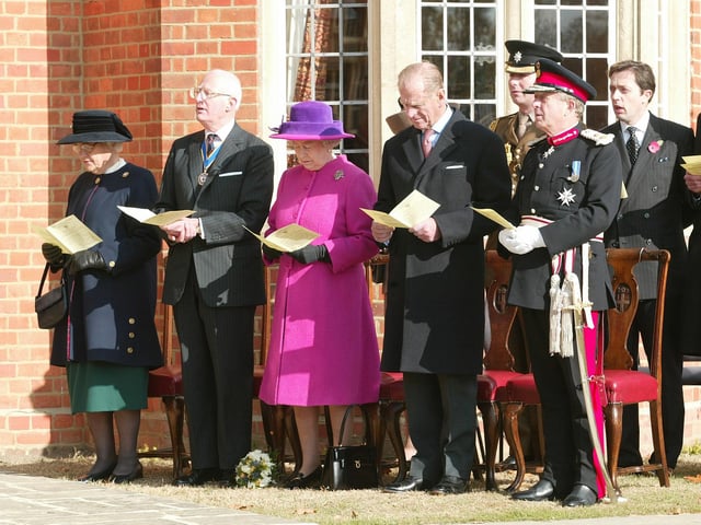 JPCT 24 October 2003 Queen visits Horsham. Christ's Hospital C3440219a -photo by Michael Burren