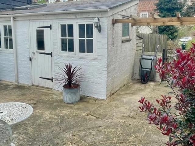The garden area and outbuilding