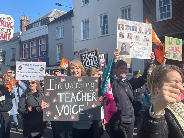 School strikes in Sussex: Hundreds of protesters arrive to take part in Sussex teacher protest - in 23 pictures