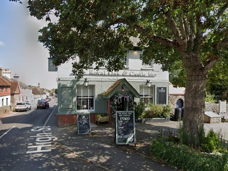 The Royal Oak & Castle, in High Street, Pevensey, has a rating of 4.4 from nearly 700 reviews