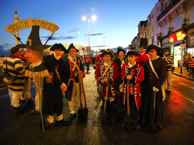 Hastings Bonfire 2024. Photo by Andrew Clifton.