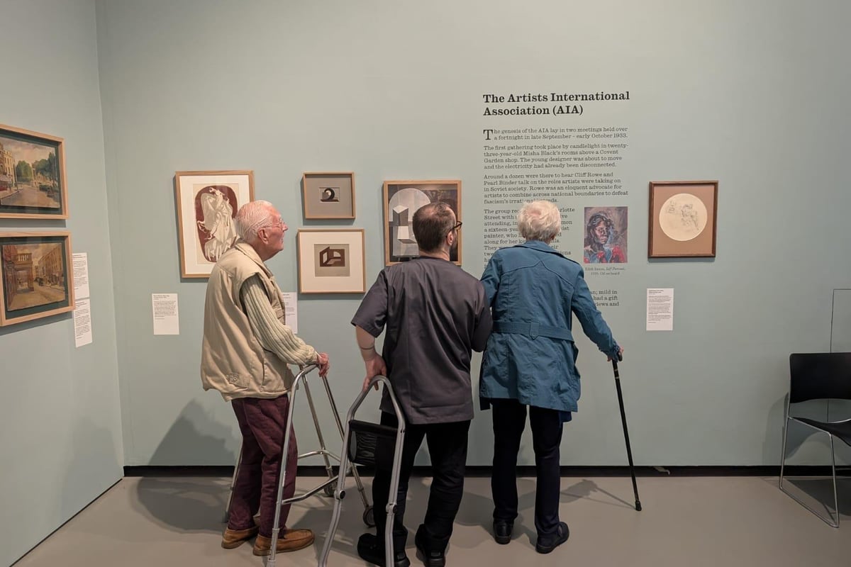 'It was a lovely trip' - Care home in Eastbourne celebrates International Artist Day by visiting local gallery