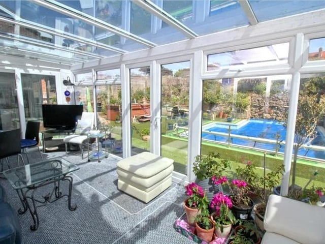 On the ground floor the property consists of an open plan lounge/diner, kitchen/breakfast room, conservatory and cloakroom.