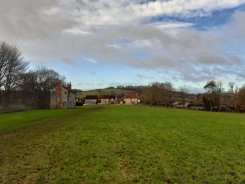 Cross Nepcote Green by following the footpath past The Wattle House, a Grade II listed building dating from 1803, and down to the bottom corner of the green.