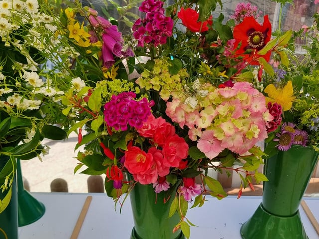 The Pucknell Memorial Trophy went to Angela Ekins for the Best Vase of Mixed Flowers in Class 21