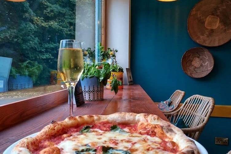 This Pizzeria and Wine Bar in Haywards Heath is a real hot spot for casual dining, with guests choosing from a range of wine and woodfired pizza.
https://safaripizzas.co.uk/
Photos: Open Table and Safari Pizza Co.