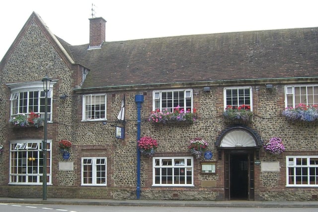 This charming pub offers a relaxed atmosphere with a great selection of beers and wines. The menu includes classic British pub food made with locally sourced ingredients.