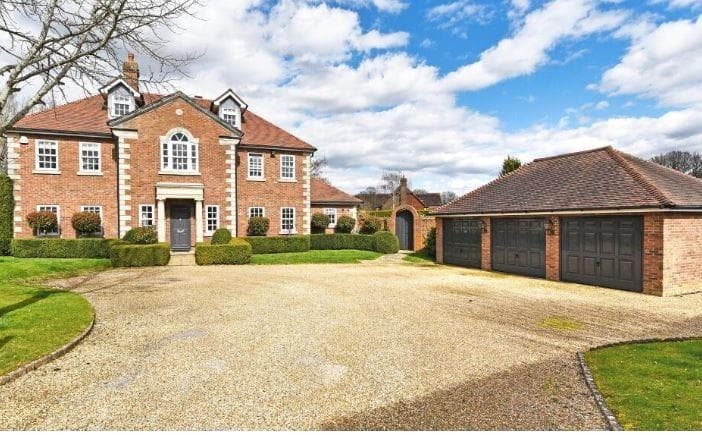 Take a look inside this Horsham family home with private gardens and heated swimming pool - Vimarsana News