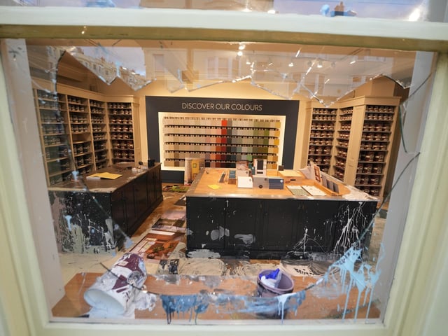 Police officers arrived in their numbers at the Farrow & Ball paint shop, in Western Road, on Wednesday afternoon (October 8).