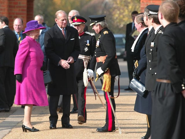 JPCT 24 October 2003 Queen visits Horsham. Christ's Hospital C3440127a -photo by Michael Burren