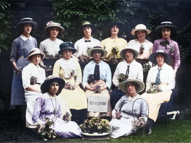 Lady lifeboat collectors from Bradford 1913