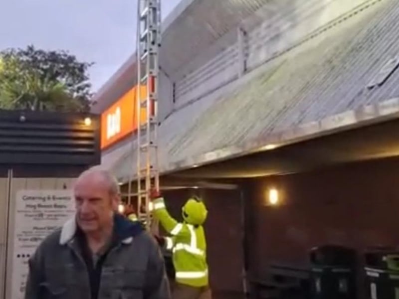 Bird rescued from roof of B&Q at Ravenside