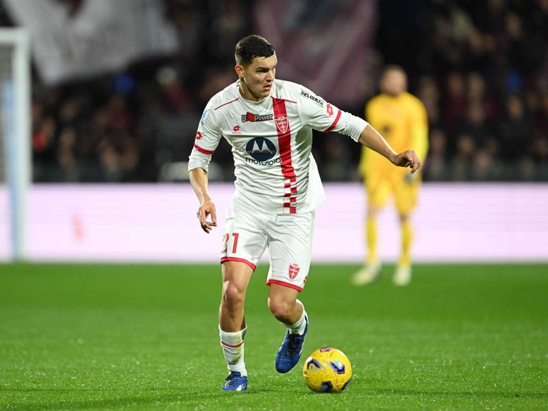 Having attracted the interest of several high-profile European clubs, Valentín Carboni joined Internazionale in 2020, for an estimated €300,000. Carboni officially joined fellow Serie A club Monza on a season-long loan in July 2023. Thanks to his dual citizenship, Carboni is eligible to represent both Italy and Argentina. In October 2022, he was included by head coach Lionel Scaloni in Argentina's preliminary squad for the 2022 FIFA World Cup in Qatar, although he did not make the cut to the final 26-men list.