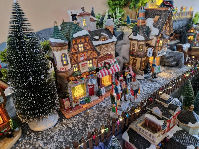 Frosty Falls is a Christmas village created by Wendy Bray from West Sussex