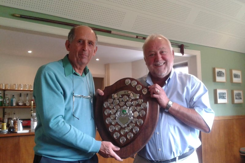 Eric Hardwick (left) presents the Wise Guys Championship winner's shield to Robin Lloyd. Picture taken in 2016