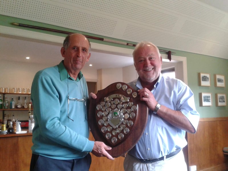 Eric Hardwick (left) presents the Wise Guys Championship winner's shield to Robin Lloyd. Picture taken in 2016