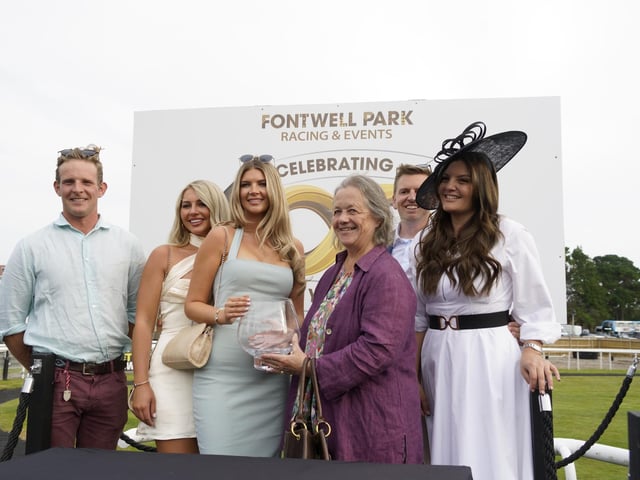 Race 3 The Rapunzel Me Let Your Hair Down Juvenile Maiden Hurdle Race at Fontwell on Friday 30 August 2024. www.polopictures.co.uk Fontwell Arundel Clive Bennett 20240830 ©2024 Clive Bennett Photography 30/08/2024 _CAB6142.JPG : Fontwell Park Ladies' Evening 2024