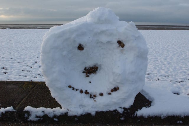 Funny face in the snow in Worthing on January 24, 2007