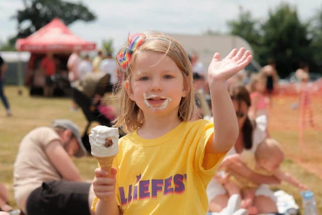 Festivalgoer enjoy the vibes and an icecream at ELLIEFEST