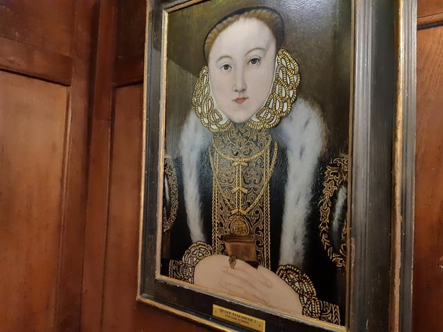 Hever Castle was to the childhood home of Anne Boleyn, King Henry VIII’s second wife.