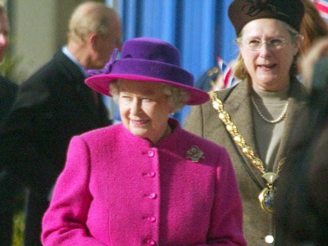 JPCT 24 October 2003 Queen visits Horsham. The Forum C3440258a -photo by Steve Cobb